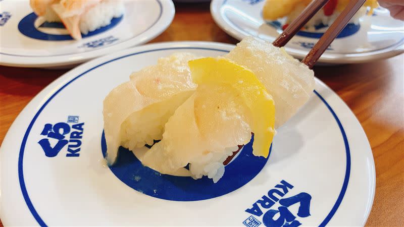 柚香醃漬石斑握壽司、芒果季限定甜點「芒果千層蛋糕」、「盛夏芒果聖代」。（圖／藏壽司提供）