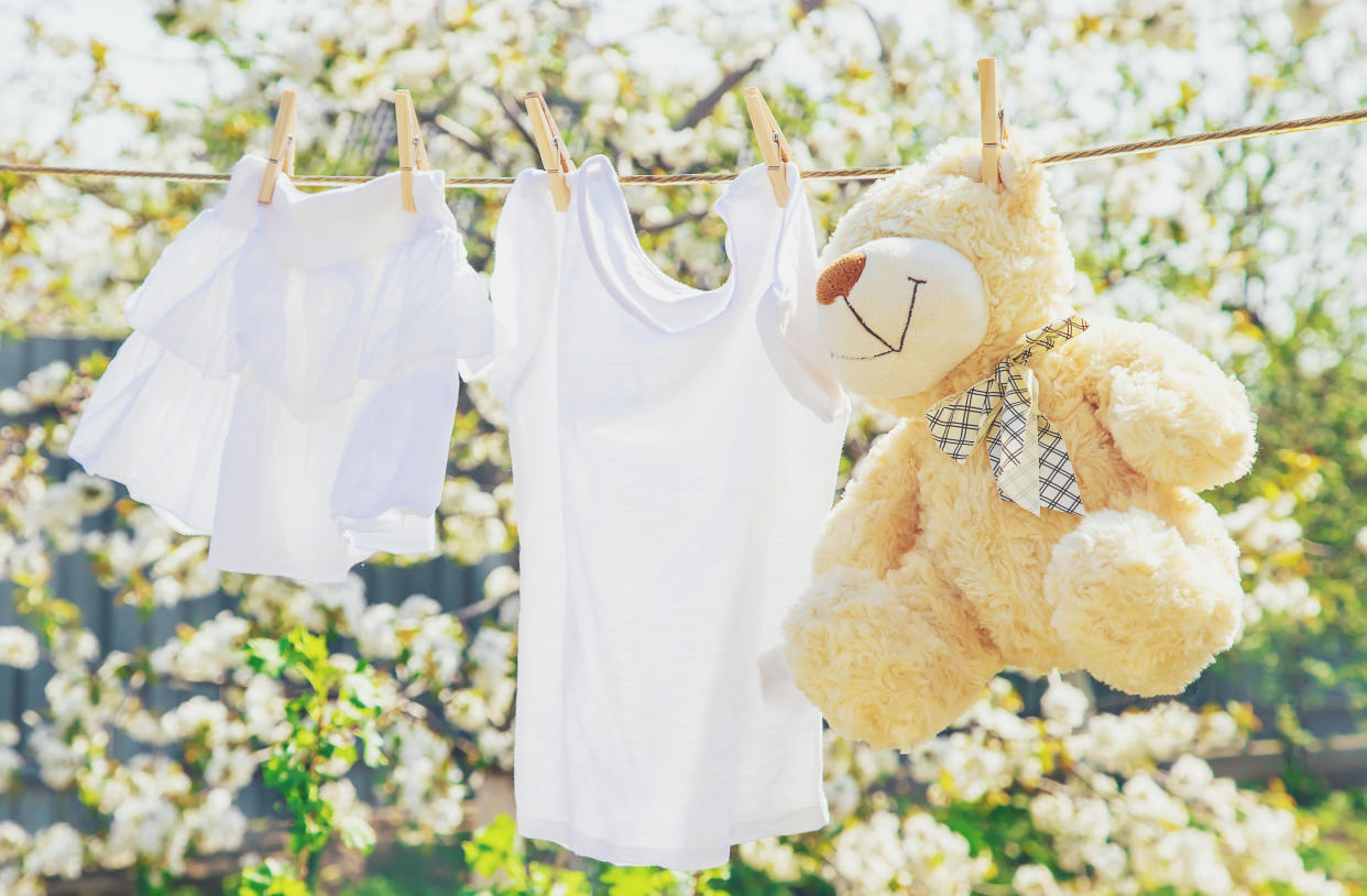 Experts recommend fragrance and dye-free laundry detergent to reduce allergies (Photo:Getty)