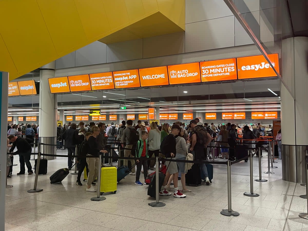 Gatwick North Terminal with passenger and flight delays in May 2022 (Elliot Wagland)