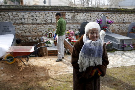 Ascension Mendieta, daughter of Timoteo Mendieta, who was shot in 1939, attends the exhumation of her father's remains at Guadalajara's cemetery, Spain, January 19, 2016. REUTERS/Juan Medina