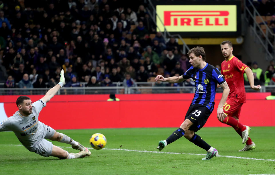 MILAN, ITALY - DECEMBER 23: Nicolo Barella of FC Internazionale scores their team's second goal during the Serie A TIM match between FC Internazionale and US Lecce at Stadio Giuseppe Meazza on December 23, 2023 in Milan, Italy. (Photo by Marco Luzzani/Getty Images)