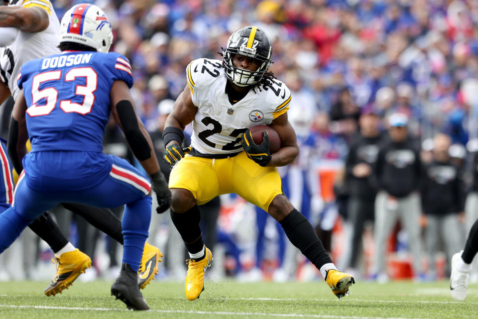 Najee Harris #22 of the Pittsburgh Steelers is losing fantasy value