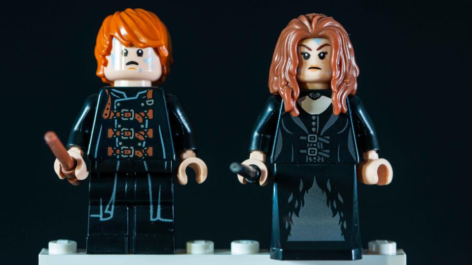 The Lego Harry Potter Gringotts Wizarding Bank, Ron and Hermione Minifigures