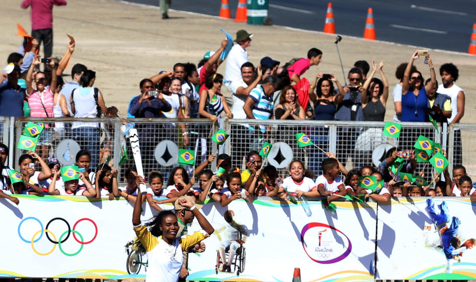 Olympic torch bearer Fabiana Claudino, captain of the Brazilian volleyball team, attends the Olympic Flame torch relay as she leaves the Planalto Palace in Brasilia, Brazil, May 3, 2016. REUTERS/Adriano Machado