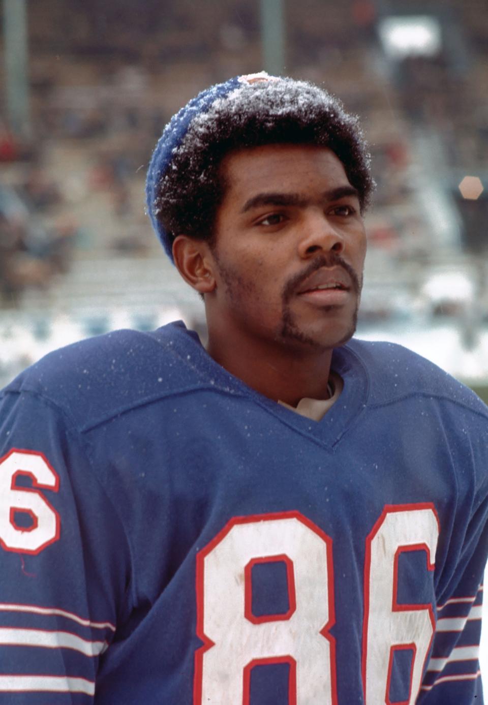 Buffalo Bills receiver Marlin Briscoe (86) on the sideline during the 1970 season.