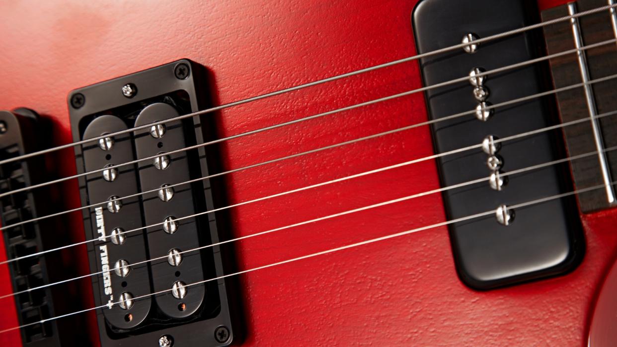  A humbucker and a P90 pickup on a Gibson guitar. 