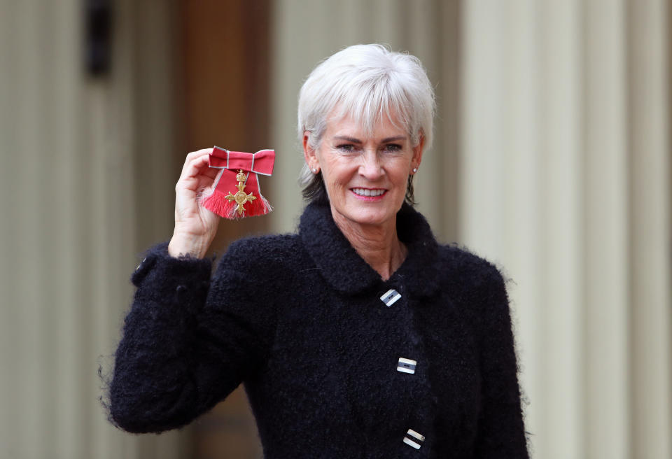 LONDON, ENGLAND - NOVEMBER 10: Judy Murray after she was awarded an OBE by the Duke of Cambridge at an Investiture ceremony at Buckingham Palace on November 10, 2017 in London, England. (Photo by Steve Parsons - WPA Pool/Getty Images)