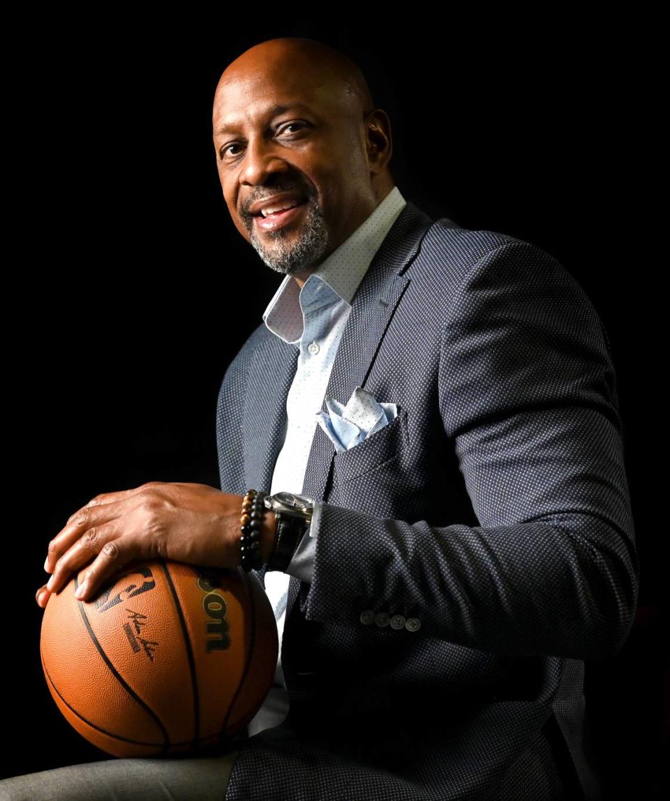Alonzo Mourning temporarily retired due to a life-threatening kidney disease, but later returned to the court and won an NBA championship in 2006 following a successful kidney transplant.