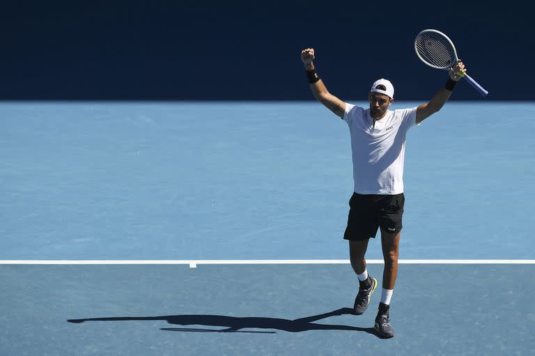 Matteo Berrettini festeja tras derrotar a Nakashima