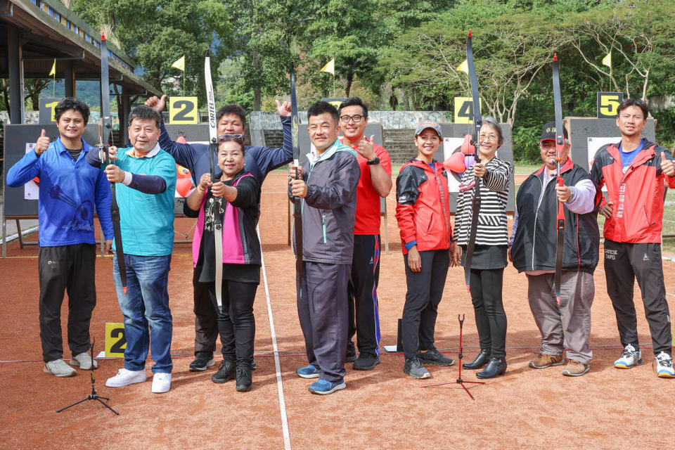 花蓮縣議員亞奧運國手共同出席浪凡盃射箭邀請賽。大會提供