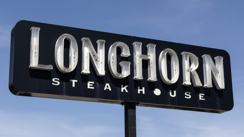 LongHorn Steakhouse sign