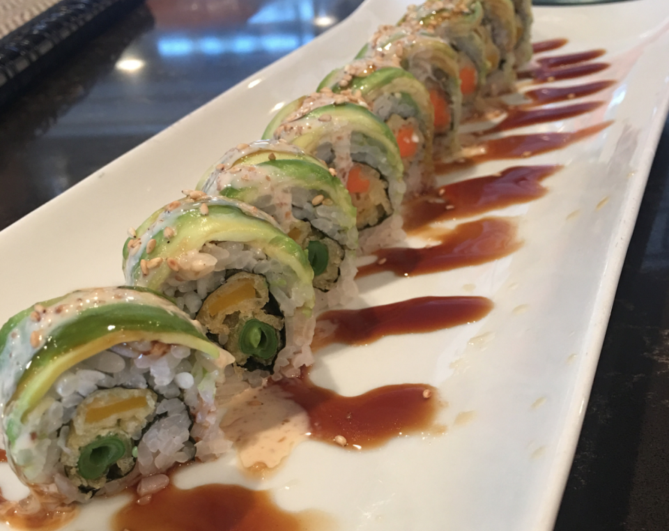 <p>L’avantage avec les sushis végétariens, c’est que vous n’avez plus besoin de vous embêter à trouver du poisson frais. Consultez Brand New Vegan afin de découvrir un <a rel="nofollow noopener" href="http://www.brandnewvegan.com/recipes/homemade-vegan-sushi-rolls" target="_blank" data-ylk="slk:guide étape par étape pour apprendre à préparer vos propres sushis veggie;elm:context_link;itc:0;sec:content-canvas" class="link ">guide étape par étape pour apprendre à préparer vos propres sushis veggie</a>. [Photo: Instagram/eye.pop.arrt] </p>