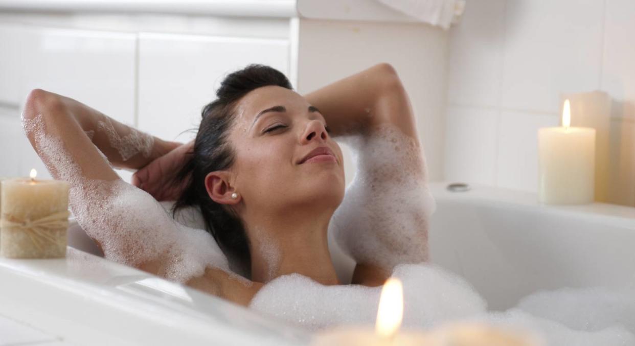 This £20 bath pillow is a game-change for long, relaxing baths. (Getty Images)