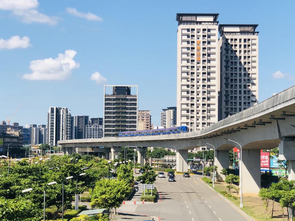 通勤月票上路運量創新高，高鐵桃園站房價六年飆45%。圖/台灣房屋提供