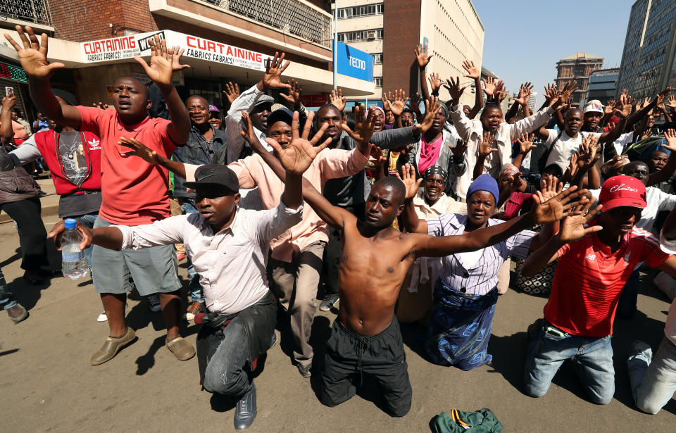 <p>Supporters of the Movement for Democratic Change opposition party of Nelson Chamisa demonstrate outside the party’s headquarters as they await results of general elections in Harare, Zimbabwe, August 1, 2018. (Photo: Mike Hutchings/Reuters) </p>