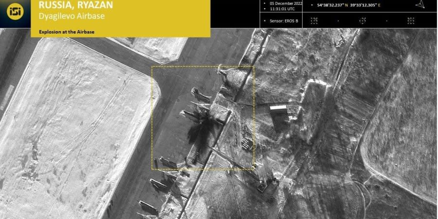 Satellite photos of the Dyagilevo airfield after the explosion of a fuel truck near the plane