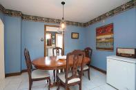 <p>There’s an eating area in the kitchen…old timey radio not included. (Zoocasa) </p>