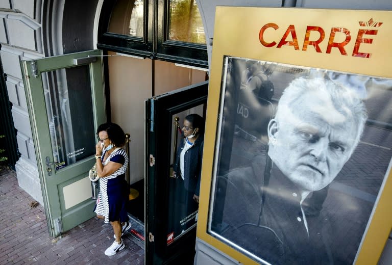 Un hommage au journaliste néerlandais Peter R. de Vries a été organisé au théâtre royal Carre à Amsterdam, le 21 juillet 2021. Le journaliste d'investigation a été abattu en plein jour à Amsterdam (Sem van der Wal)