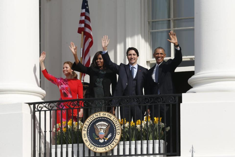 President Barack Obama, Canadian Prime Minister Justin Trudeau, first lady Michelle Obama and Sophie Grégoire, wave from the White House balcony, Thursday March 10, 2016 in Washington. Trudeau hopes to strengthen U.S.-Canada ties during his debut visit to the White House. (AP Photo/Pablo Martinez Monsivais)