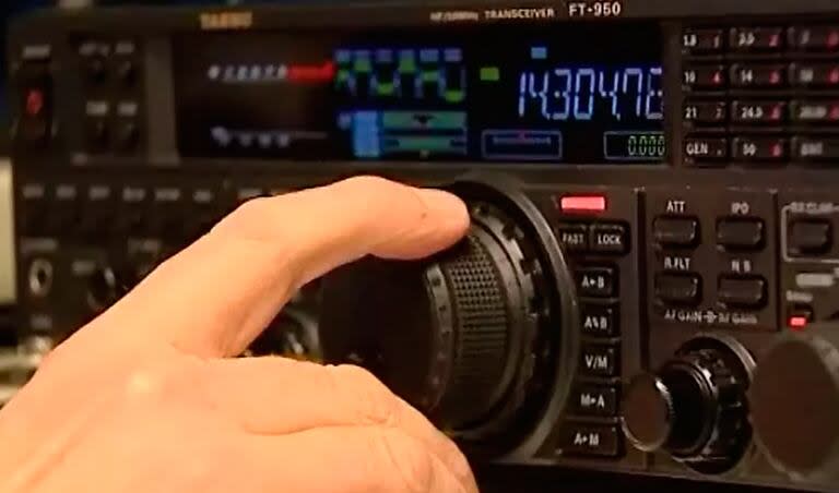 El Día Mundial del Radioaficionado se conmemora cada 18 de abril con el fin de brindar mayor difusión y reconocimiento a este tipo de trabajo, el cual fue esencial durante décadas para la comunicación 