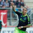 Nom: Gregory van der Wiel<br>Poste: Défenseur<br>Date de naissance (Âge): 03/02/1988 (24)<br>Numéro: 2<br>Club: Ajax (Pays-Bas NED)