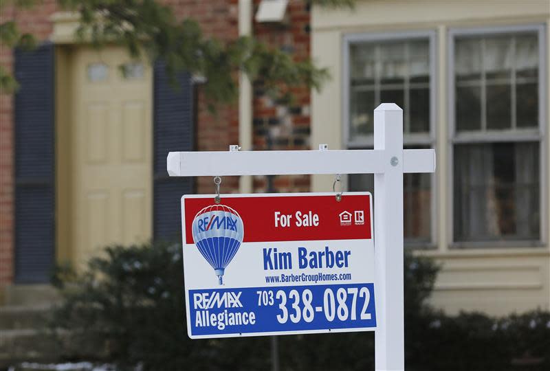A townhouse for sale sign hangs in front of a house in Oakton, Virginia, on the day the National Association of Realtors issues its Pending Home Sales for February report, in Virginia March 27, 2014. REUTERS/Larry Downing