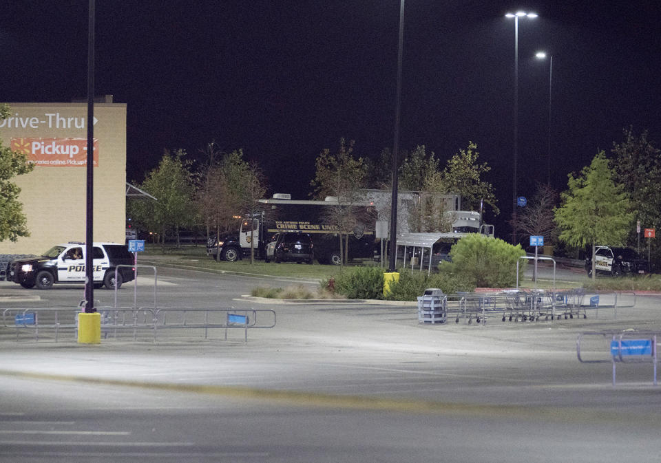 Eight bodies found in overheated truck in a Walmart in Texas