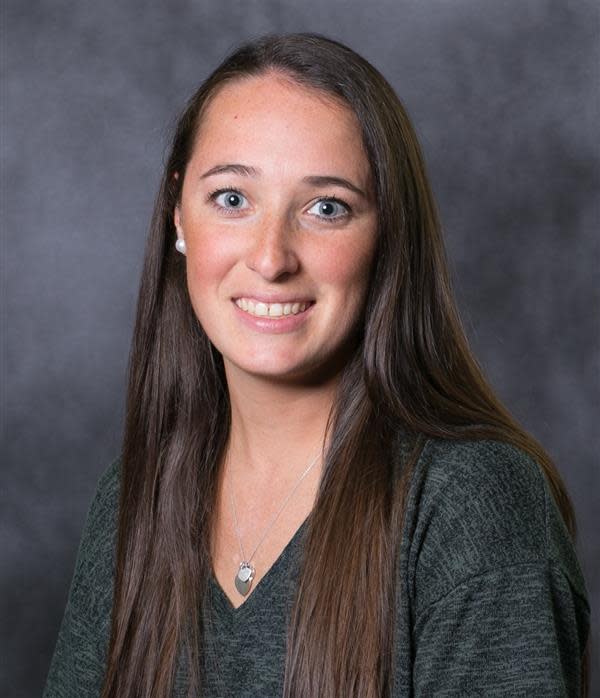 Texas kindergarten teacher Shannon Grimm cut off her long hair to make a student with short hair feel pretty. (Photo: Willis ISD)