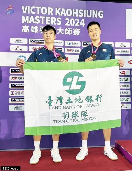 土銀陳信遠（左）、張課琦勇奪2024年高雄超級100大師賽男子雙打金牌。