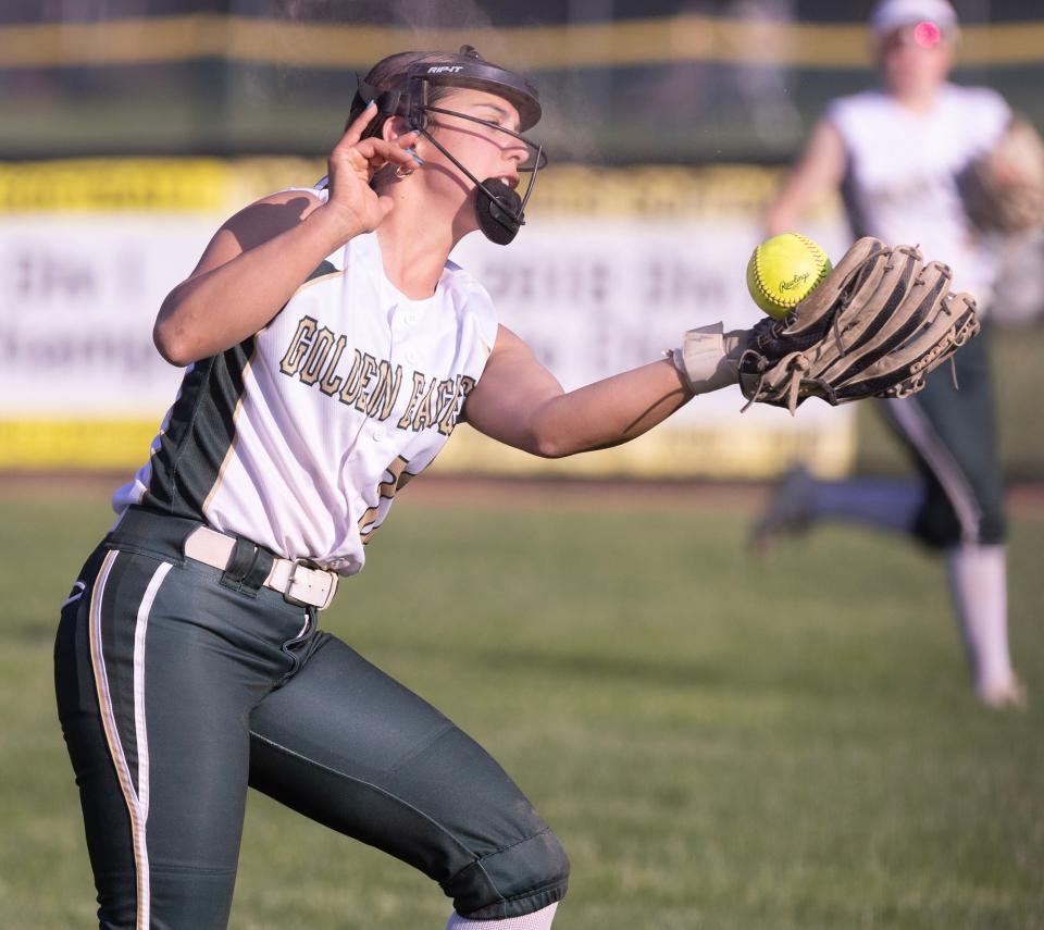 GlenOak's Gianna Papaleo record an out during Wednesday's game against Perry.