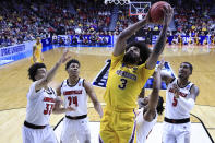 <p>Jordan Murphy #3 of the Minnesota Golden Gophers goes up for a shot against Louisville Cardinals during their game in the First Round of the NCAA Basketball Tournament at Wells Fargo Arena on March 21, 2019 in Des Moines, Iowa. (Photo by Andy Lyons/Getty Images) </p>