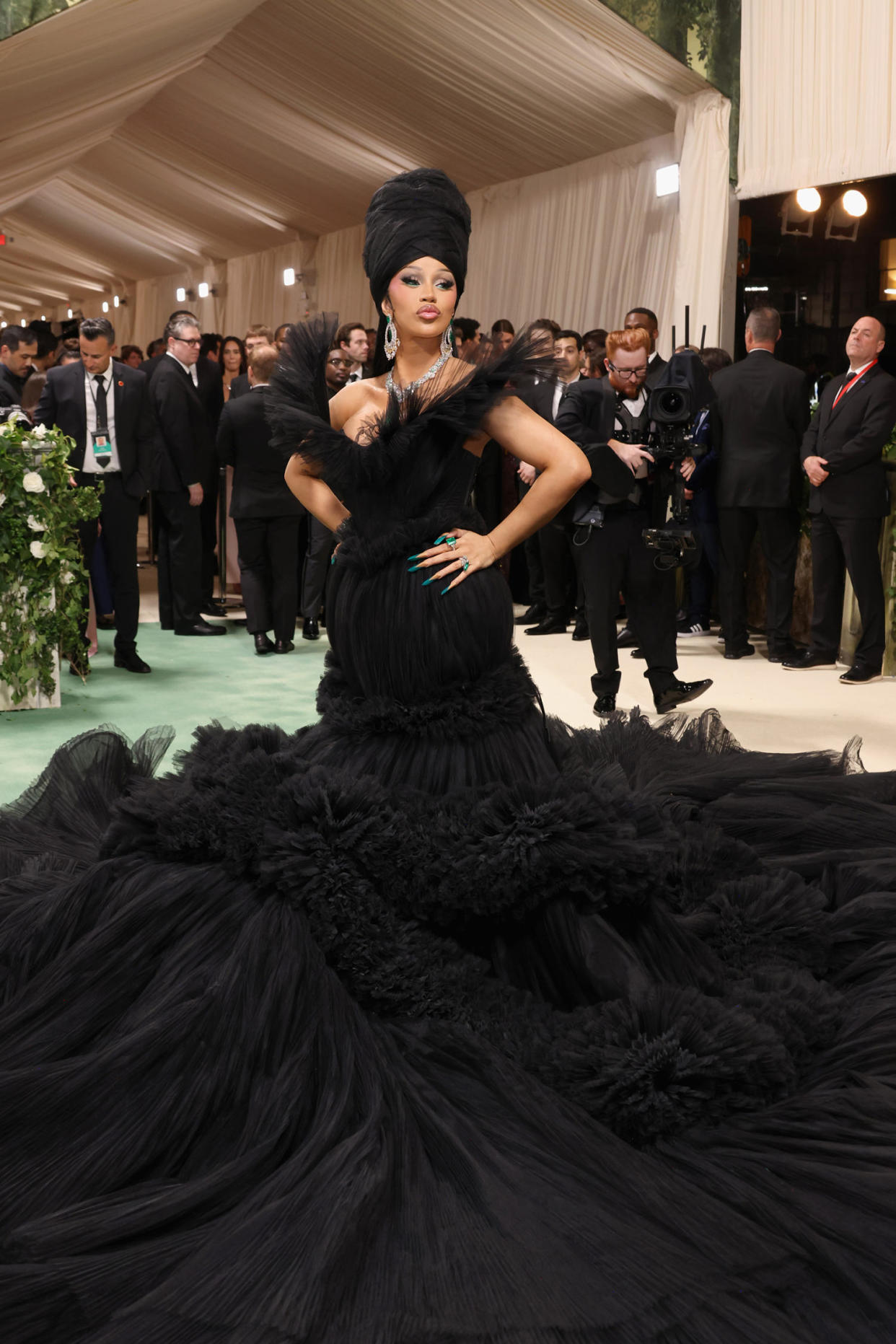 Cardi B is understated in all black yet maximalist in size and height. We love. (John Shearer / WireImage)