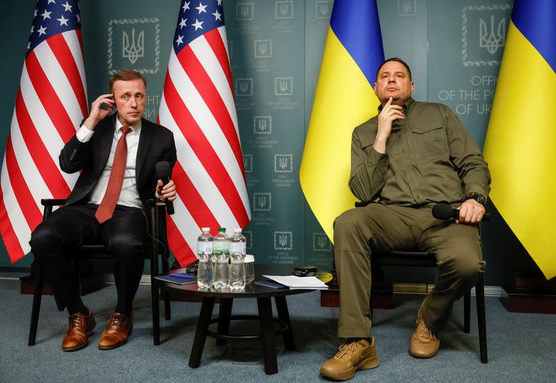 White House National Security Advisor Sullivan and Head of Ukraine's Presidential Office Yermak attend a news briefing in Kyiv