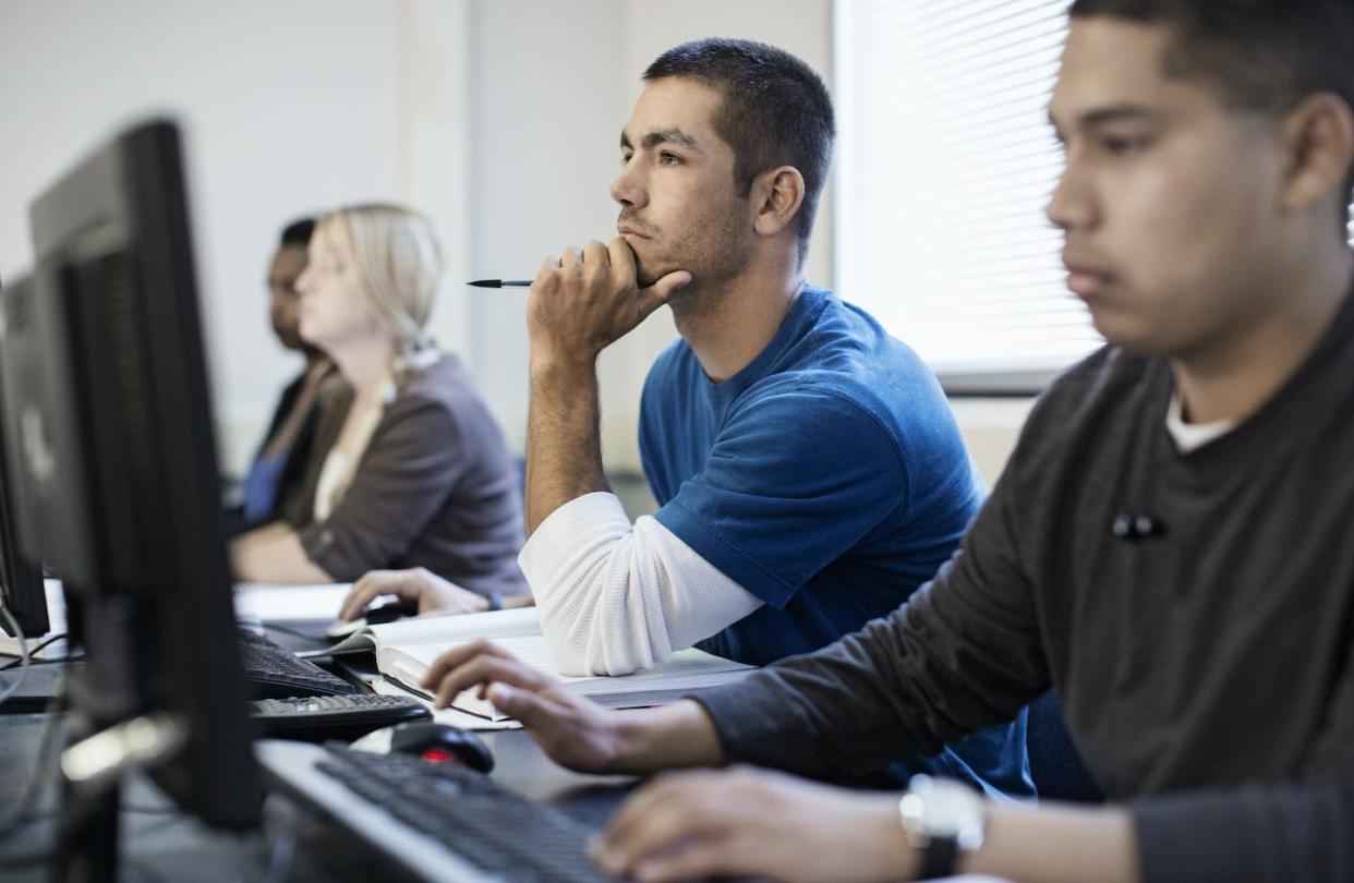 Only 39% of autistic students who start college finish. <a href="https://www.gettyimages.com/detail/photo/students-studying-in-computer-lab-royalty-free-image/153337890?phrase=gifted+college+students&adppopup=true" rel="nofollow noopener" target="_blank" data-ylk="slk:Hill Street Studios / Getty Images;elm:context_link;itc:0;sec:content-canvas" class="link ">Hill Street Studios / Getty Images</a>