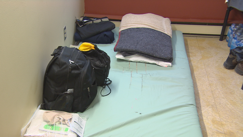 Beds filled up at Salvation Army as surge of asylum seekers cross into Manitoba