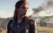 Bei Marvel setzt man schon länger auf Frauen-Power. Scarlett Johanssons "Avenger" Black Widow war die erste Heldin, der zahlreiche weitere starke Figuren folgen sollten. Nun bekommt sie ihr erstes Solo-Abenteuer, das zeitlich irgendwo zwischen "Civil War" und "Infinity War" angesiedelt ist. Der Film (Start: 8. Juli) soll das MCU in die vierte Phase führen. (Bild: Disney)