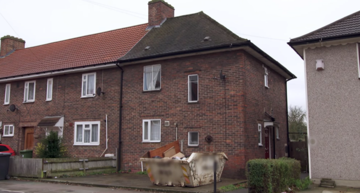 The couple’s house before the eye-catching transformation (Channel 4)