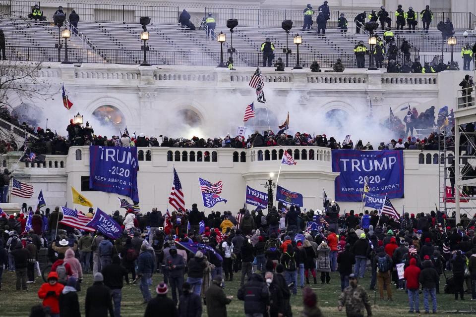 Violent protesters stormed the Capitol on Jan. 6, 2021. <a href="https://newsroom.ap.org/detail/SocialMediaConservativeVoices/1714e596e04b4367956e142598025532/photo" rel="nofollow noopener" target="_blank" data-ylk="slk:AP Photo/John Minchillo;elm:context_link;itc:0;sec:content-canvas" class="link ">AP Photo/John Minchillo</a>