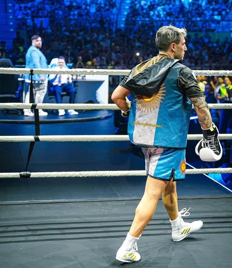 Gerónimo Momo Benavides luciendo la indumentaria con los colores de la bandera argentina. Foto/Instagram @
martinpdisalvo