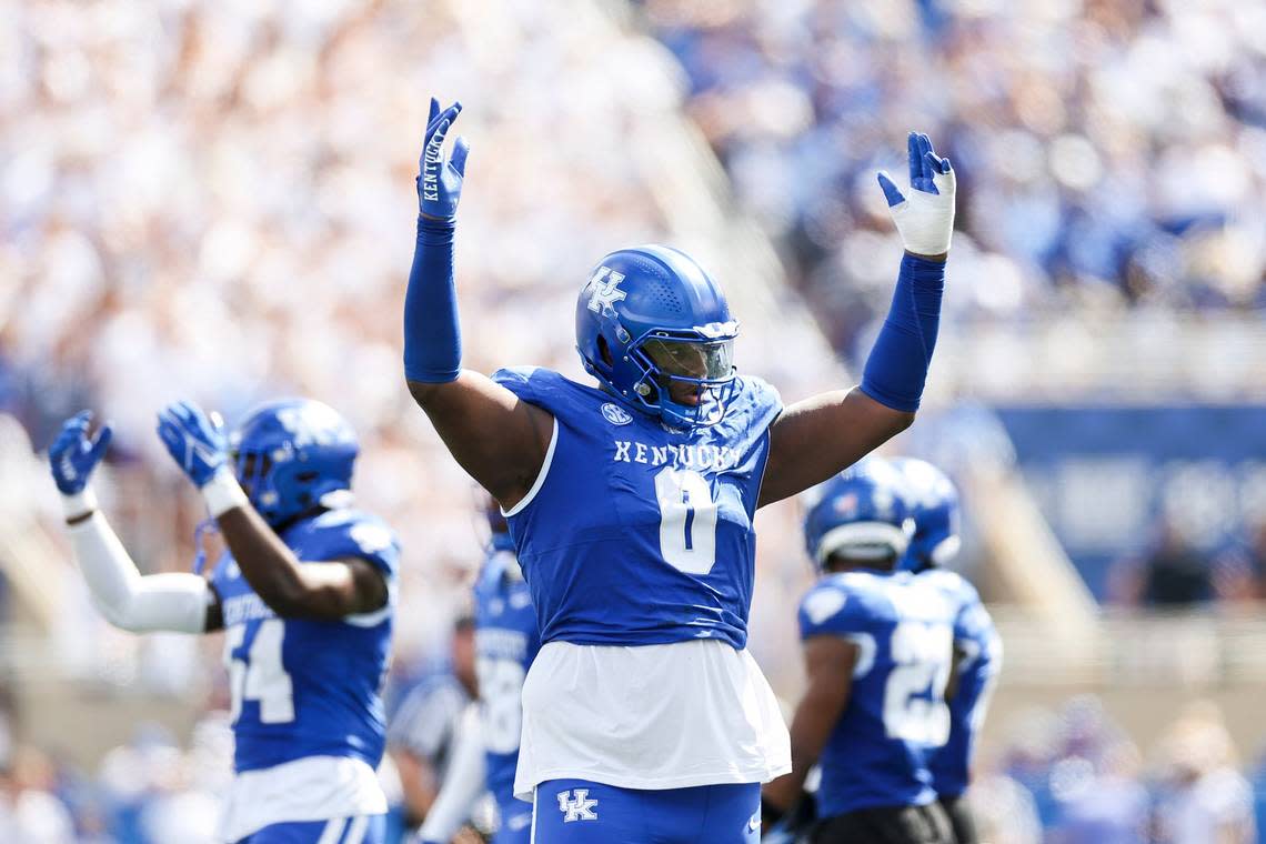 Keeping All-SEC defensive lineman Deone Walker through the spring transfer portal window has to be one of Mark Stoops’ top offseason goals. Silas Walker/swalker@herald-leader.com