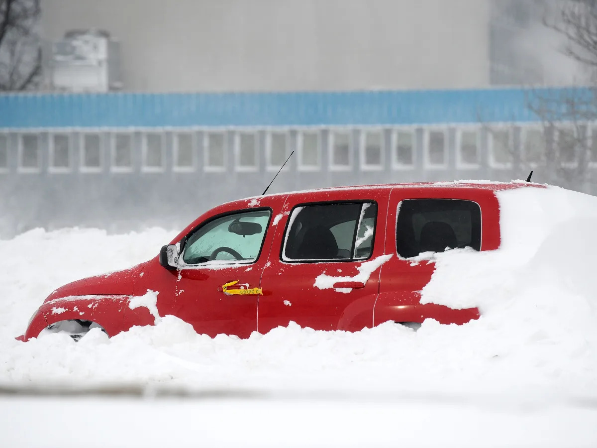 10 South Korean tourists were stranded in a blizzard near Buffalo. Then they spe..