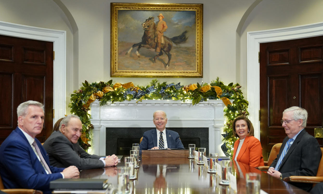 U.S. President Joe Biden meets with congressional leaders including House Republican leader Kevin McCarthy, Senate Majority Leader Chuck Schumer, Speaker of the House Nancy Pelosi and Senate Republican leader Mitch McConnell at the White House in Washington, U.S., November 29, 2022. REUTERS/Kevin Lamarque