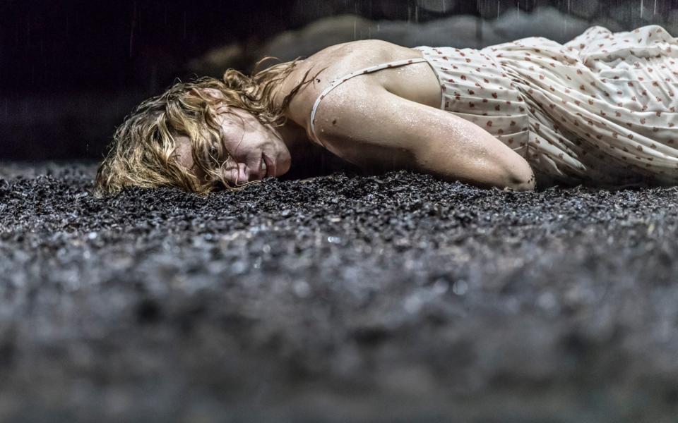 Billie Piper in Yerma at the Young Vic - Johan Persson