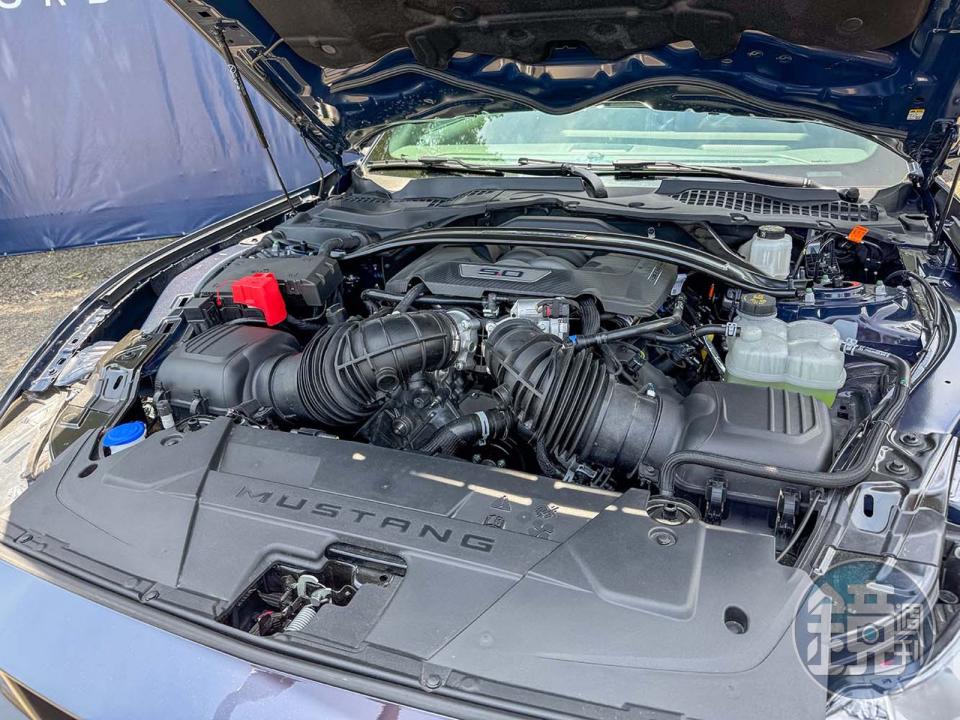 5.0升V8自然進氣引擎依照不同版本可輸出446ps與454ps的馬力。