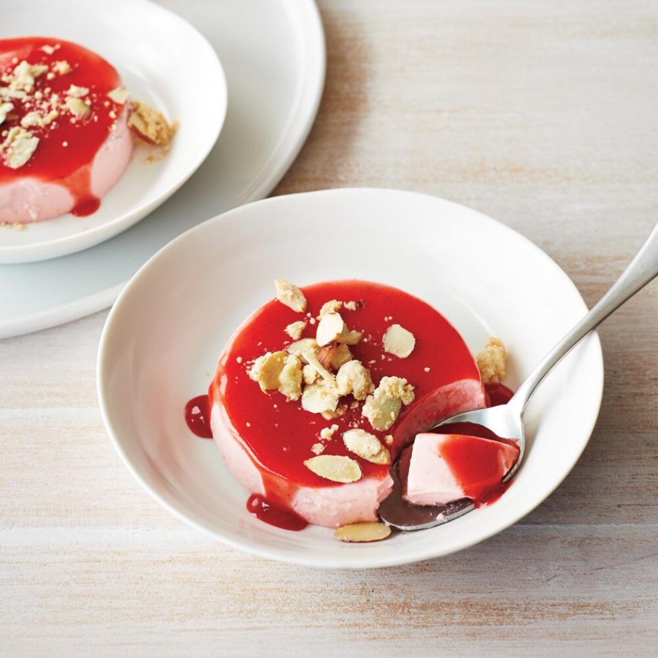 Strawberry Panna Cotta with Cookie Crumble