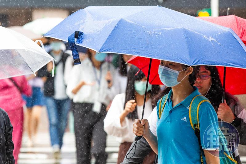 央氣象局今（14日）針對17縣市發布豪、大雨特報。