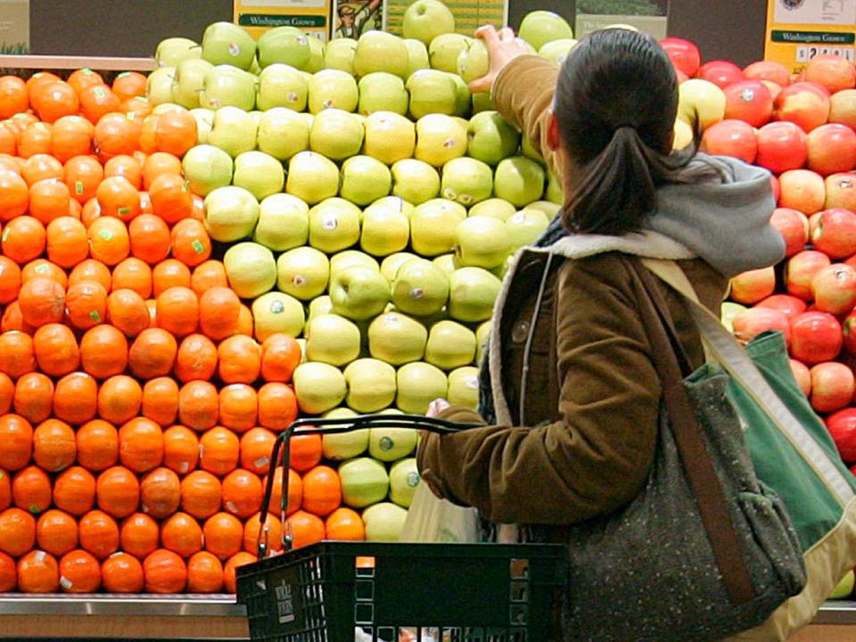 woman grocery store apples