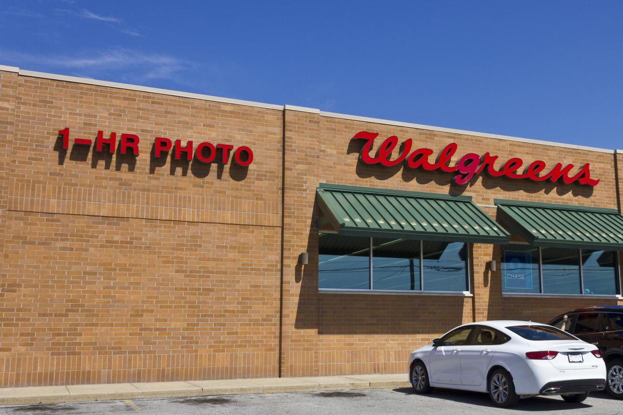 walgreens exterior with 1-hour photo sign