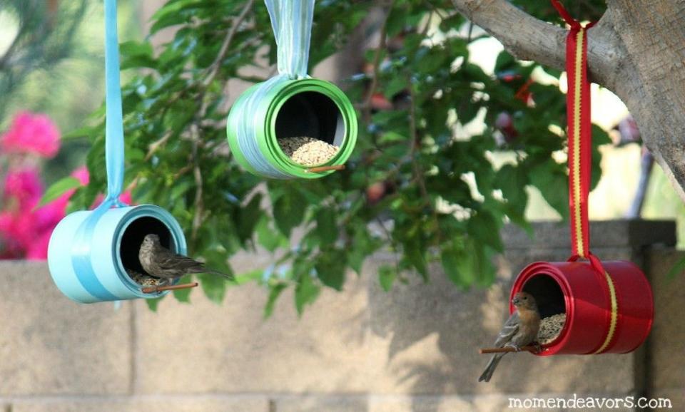 15) DIY Bird Feeder