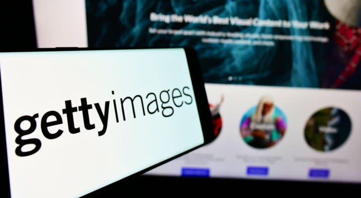 GettyImages (GETY Stock) logo on a smartphone in front of a computer.